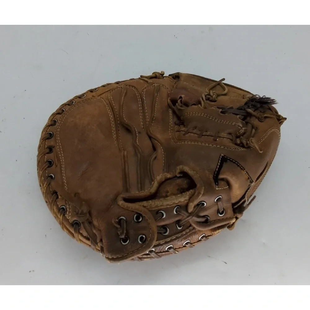 Wilson A2402 Professional Model Catchers Mitt Righty Nylon Stitched USA C3